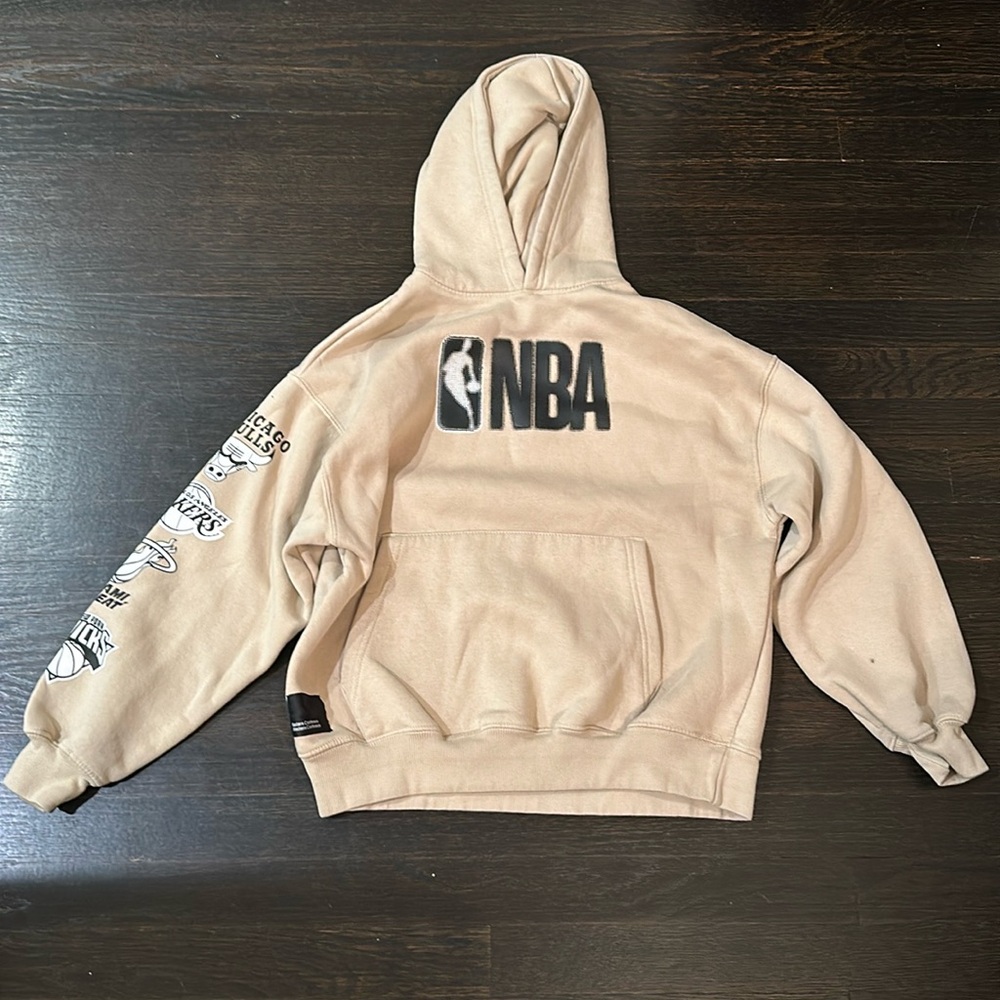 Zara tan boys nba hooded sweatshirt with multiple team logos size 13-14